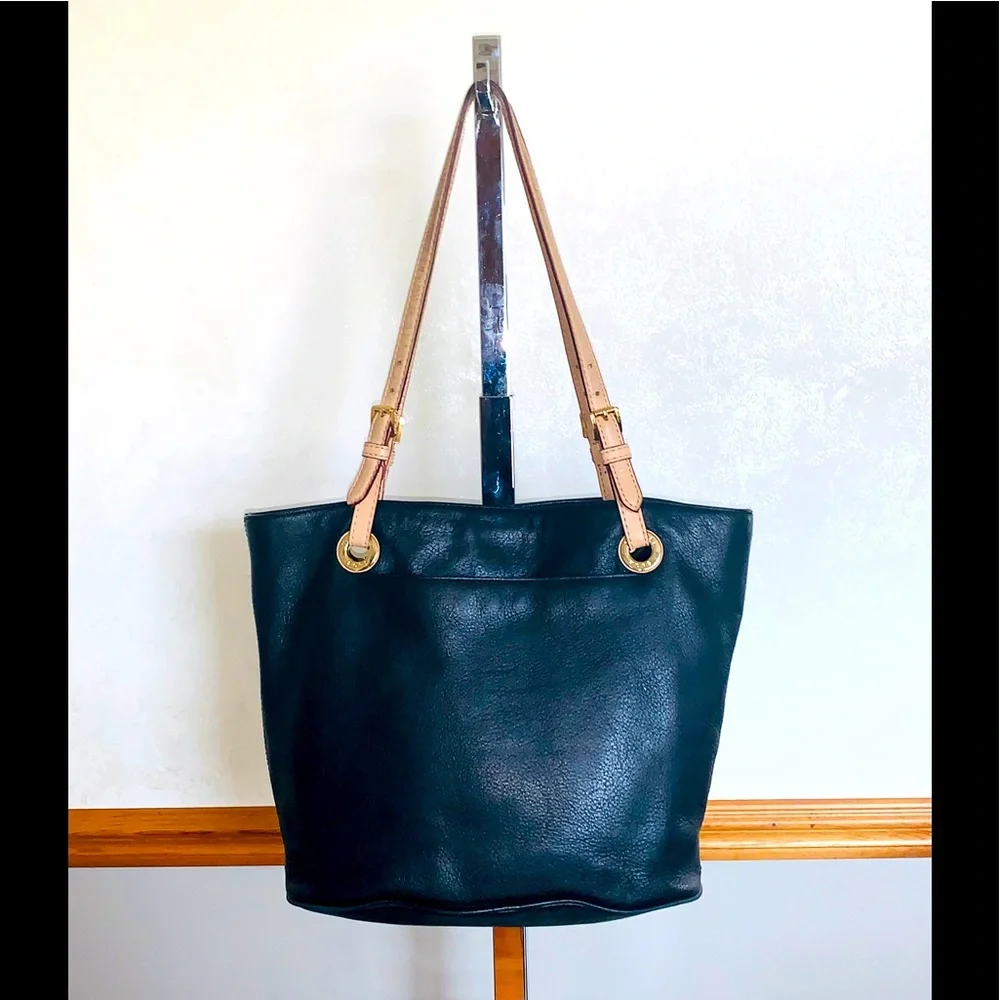 Michael Kors Leather Tote/ Shoulder Bag. - Picture 2 of 11